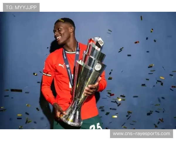 努诺门德斯荣膺最佳阵容 巴黎圣日耳曼边卫展现攻守平衡