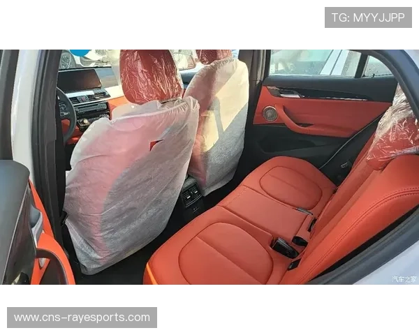 场边广告牌技术故障，工作人员快速响应修复